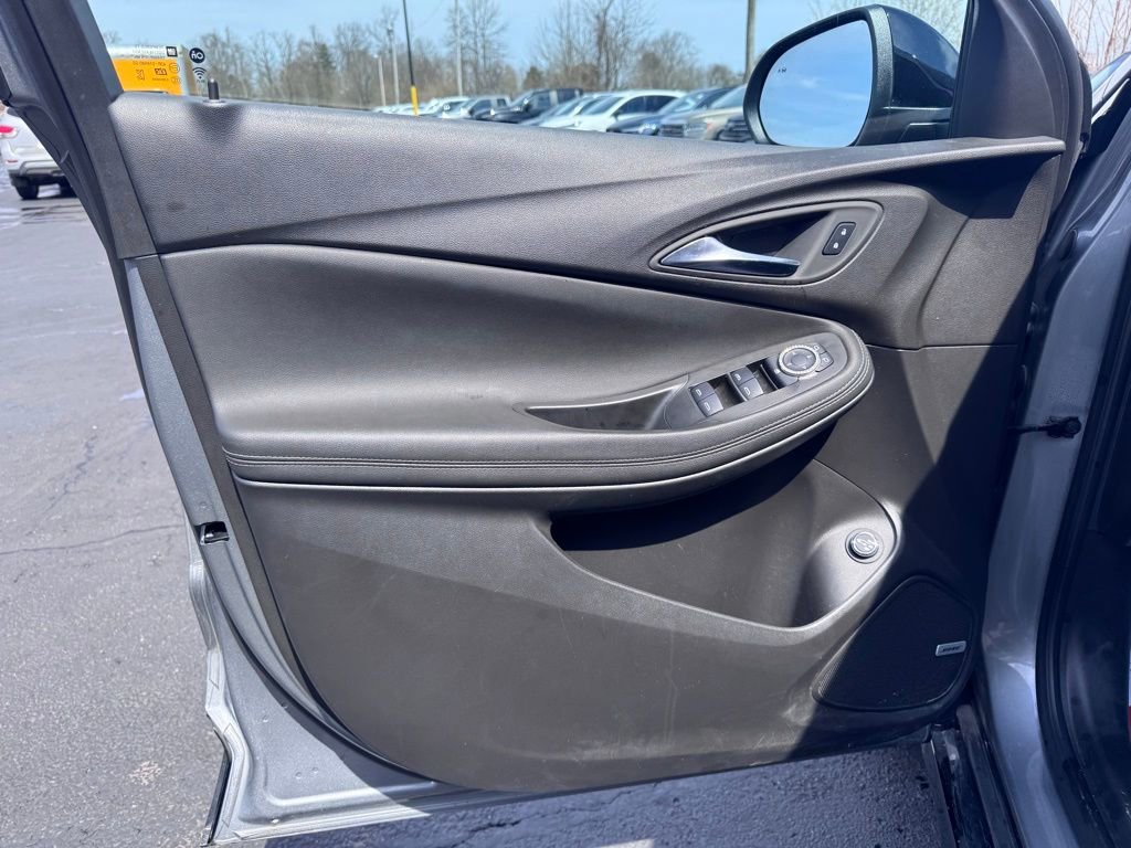 Used 2024 Buick Encore GX Sport Touring w/ Experience Buick Package image 9