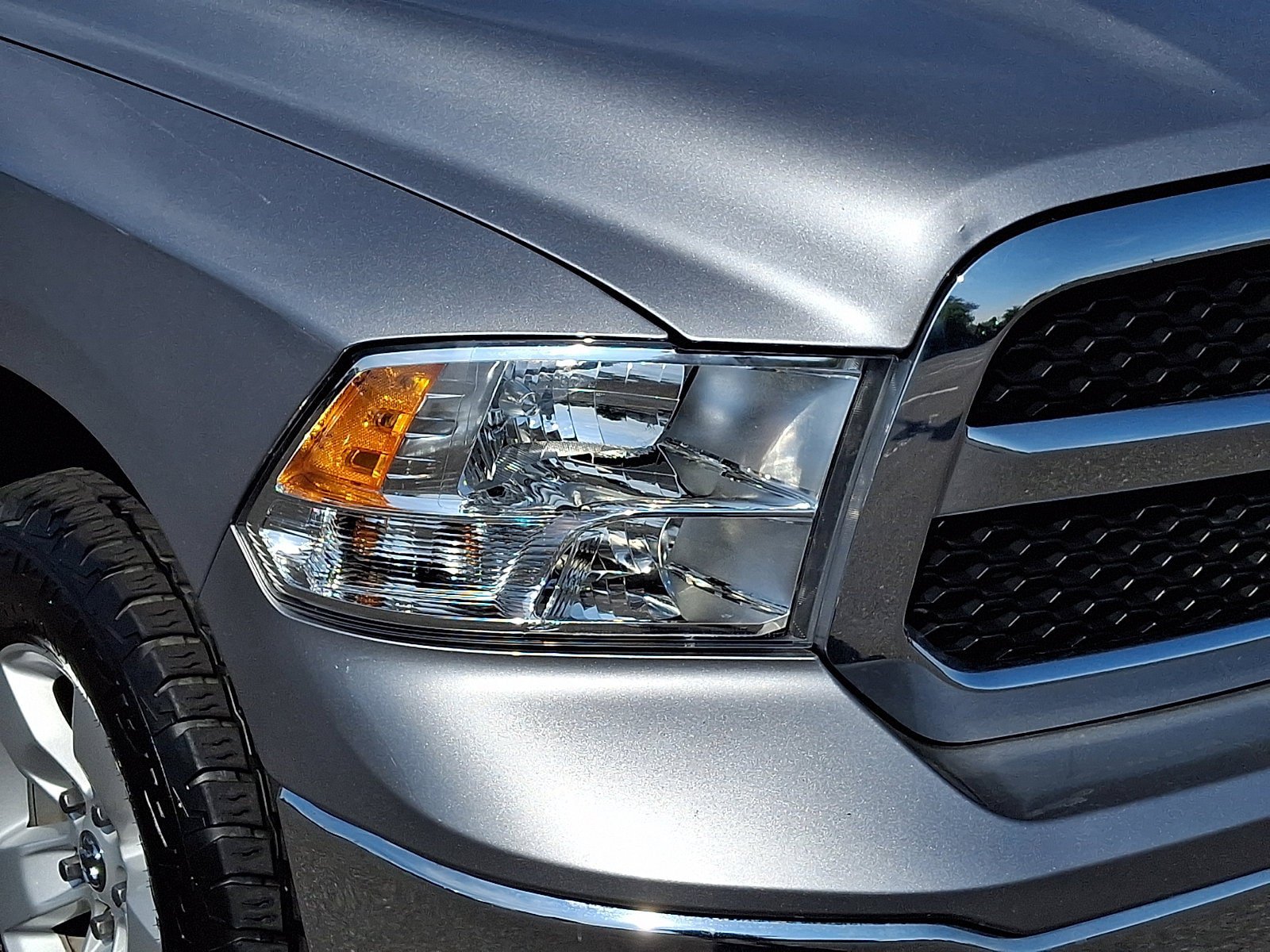 Used 2024 RAM 1500 Classic SLT AWD/4WD image 9