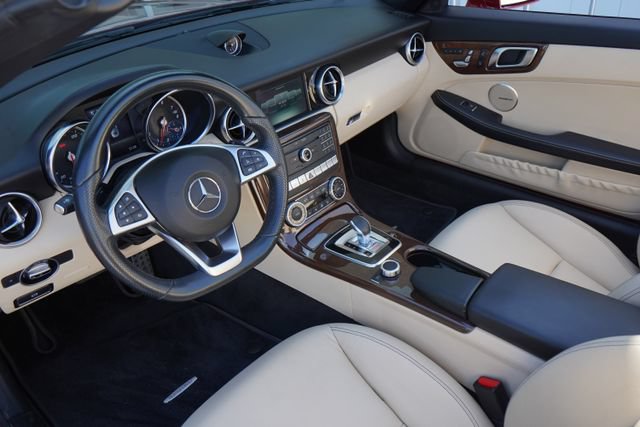 Used 2020 Mercedes-Benz SLC 300 image 3