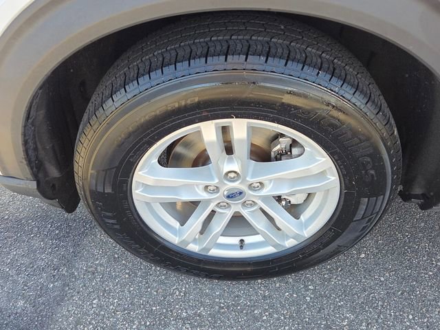 Used 2020 Ford Explorer XLT w/ Equipment Group 202A AWD/4WD image 17