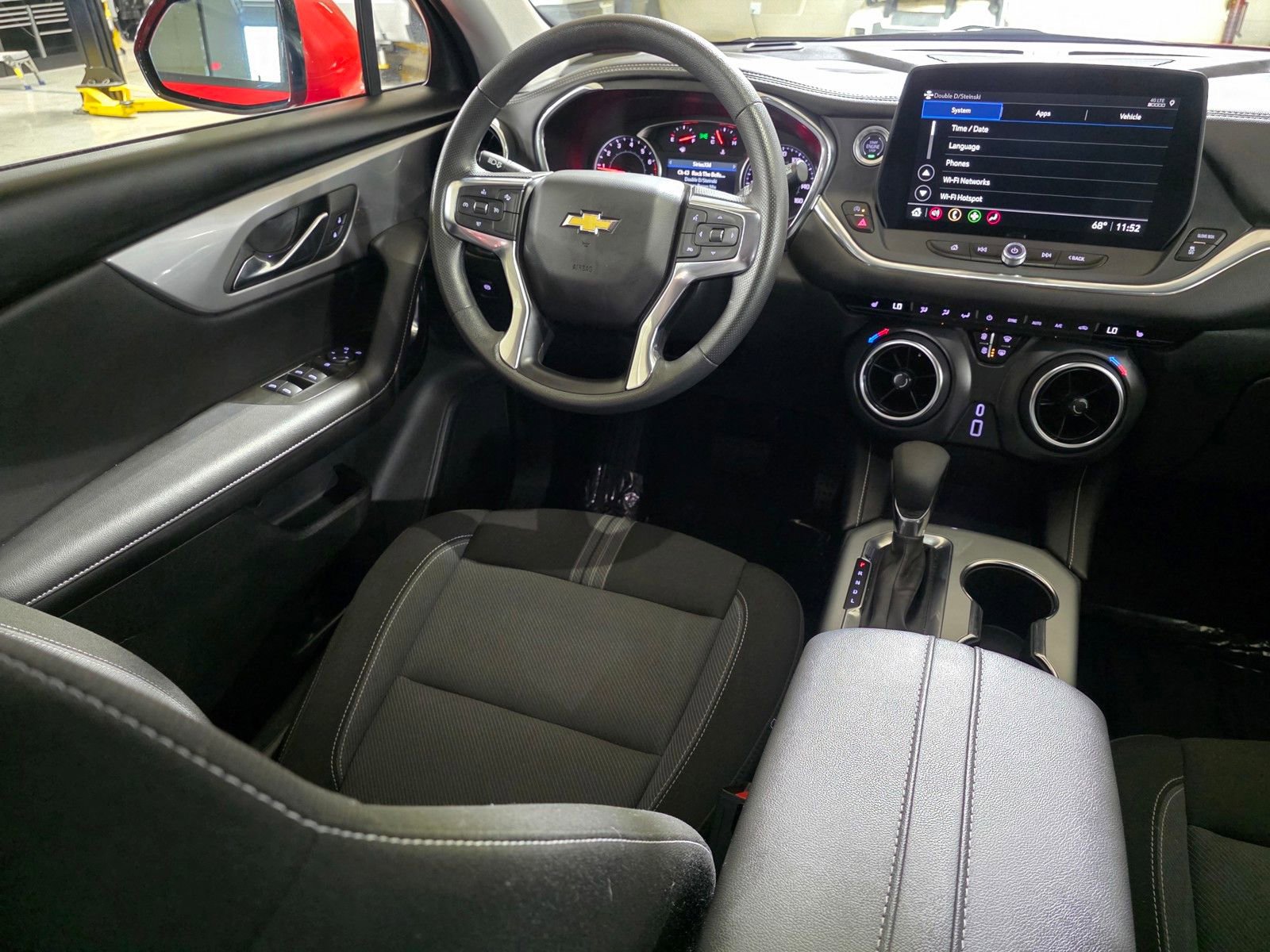 Used 2025 Chevrolet Blazer LT image 19