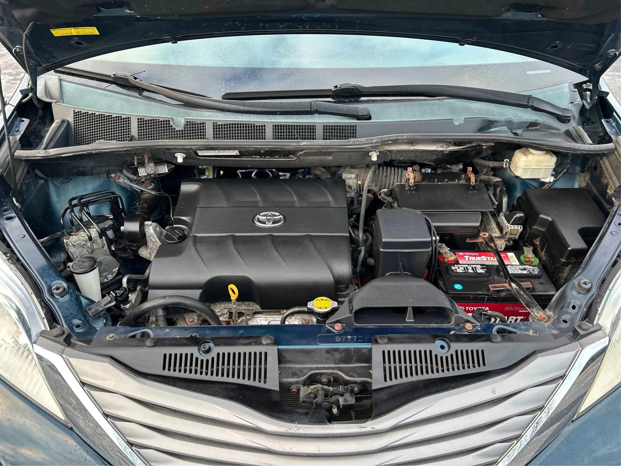 Used 2012 Toyota Sienna XLE image 22