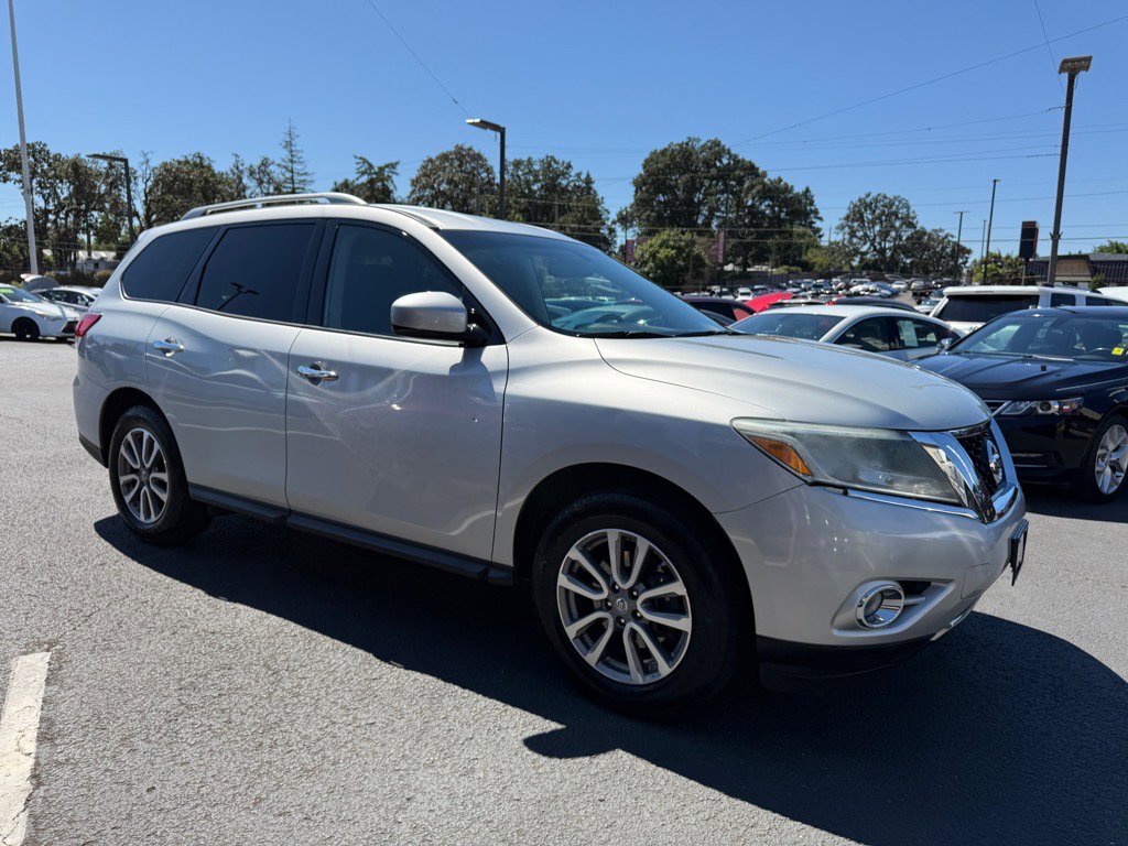 Used 2016 Nissan Pathfinder SV image 8