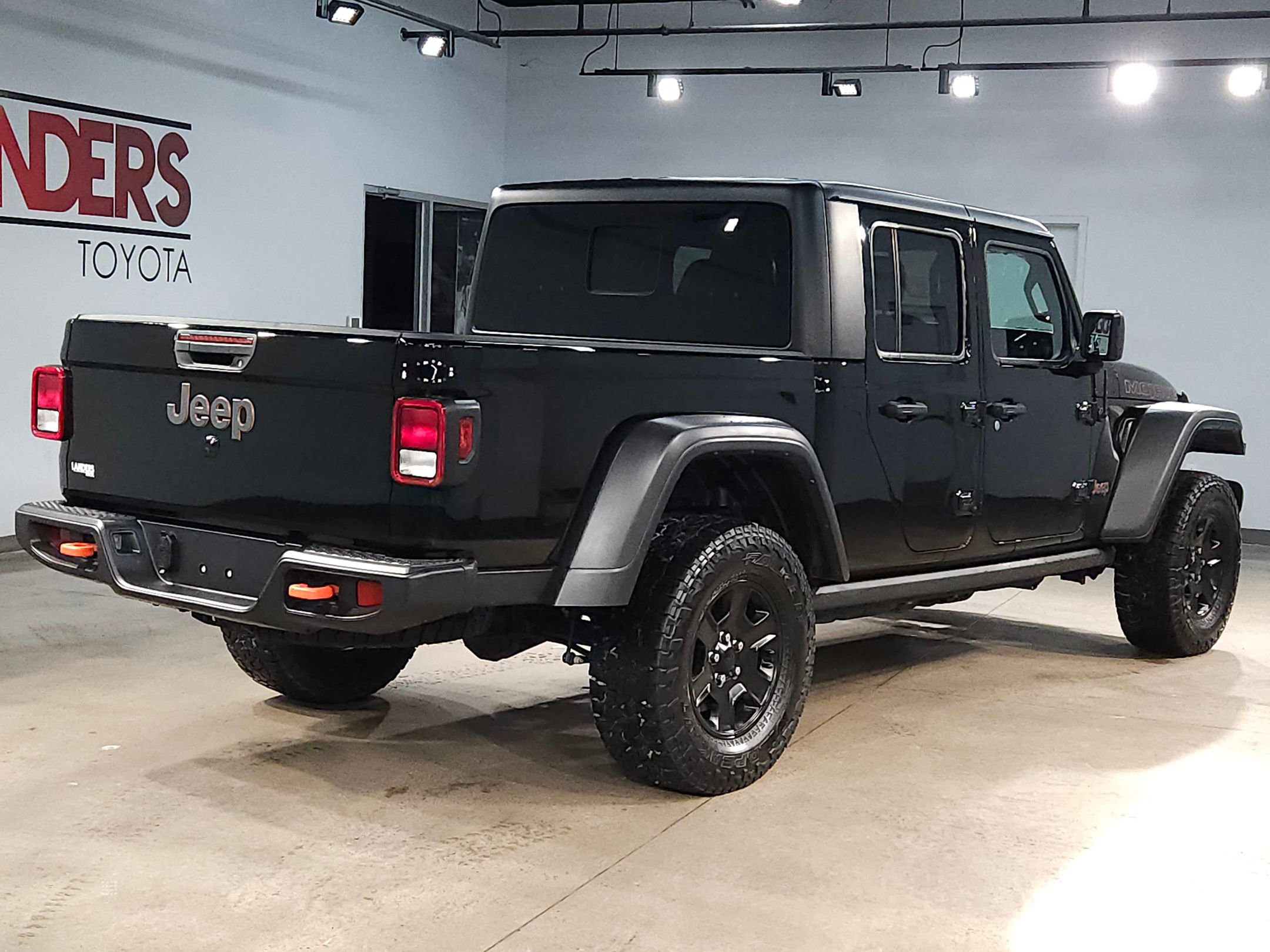 Used 2023 Jeep Gladiator Mojave image 7