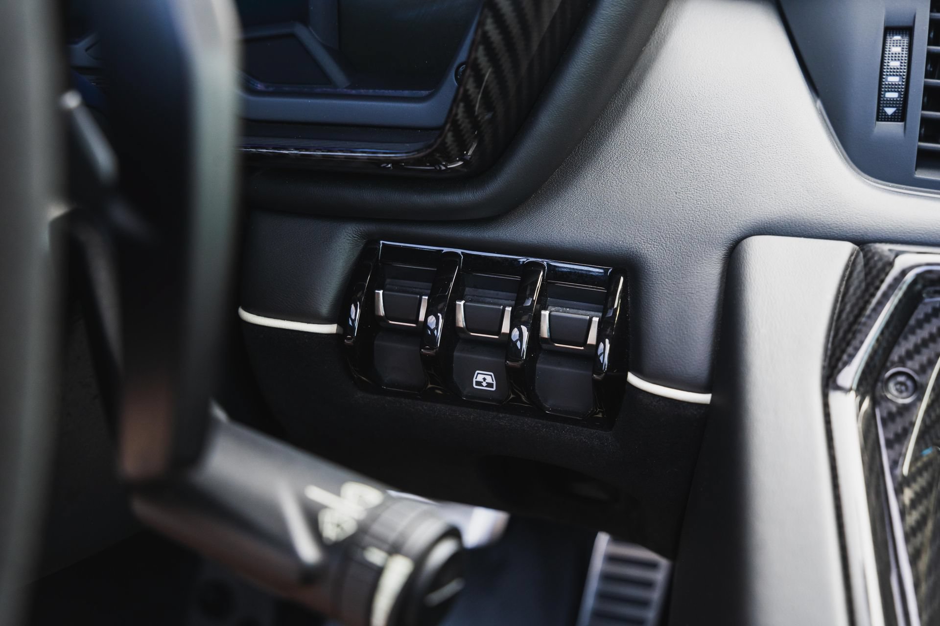 Used 2021 Lamborghini Aventador SVJ AWD/4WD image 58