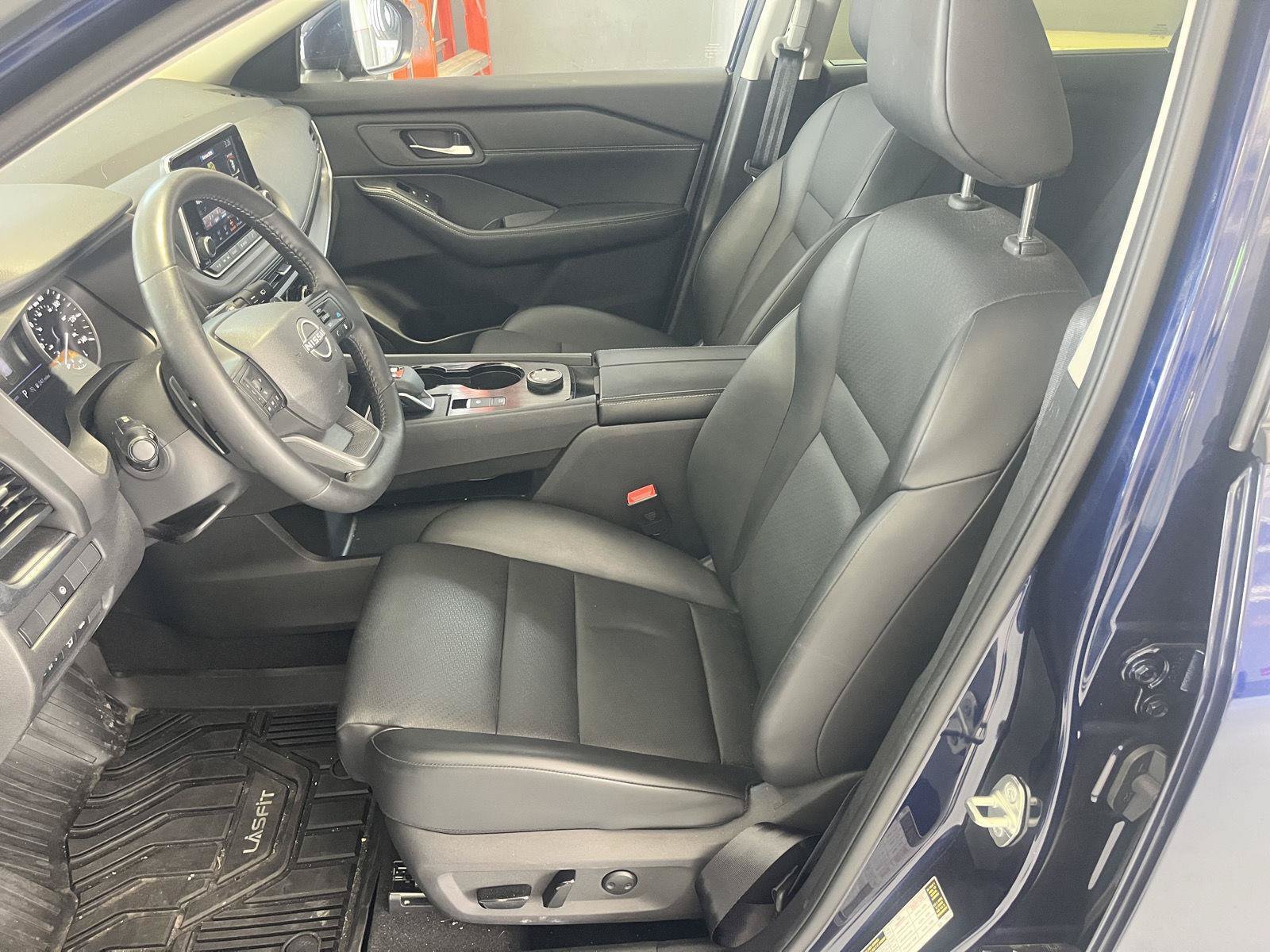 Used 2025 Nissan Rogue SV w/ SV Premium Package AWD/4WD image 12