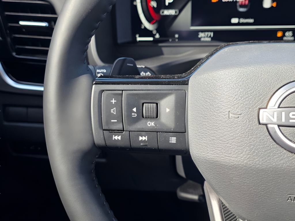 Used 2025 Nissan Rogue SL AWD/4WD image 21