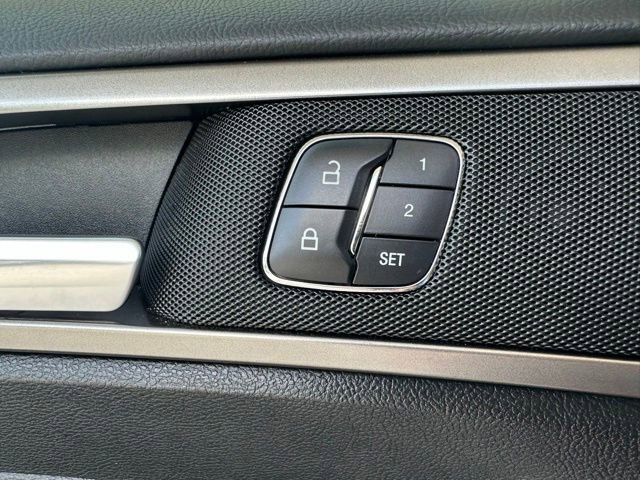 Used 2017 Ford Fusion SE w/ Fusion SE Technology Package FWD image 25