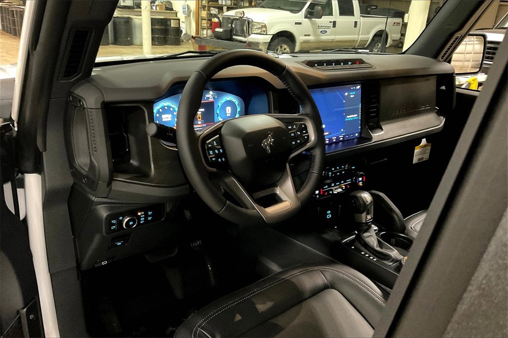 New 2025 Ford Bronco Badlands image 6