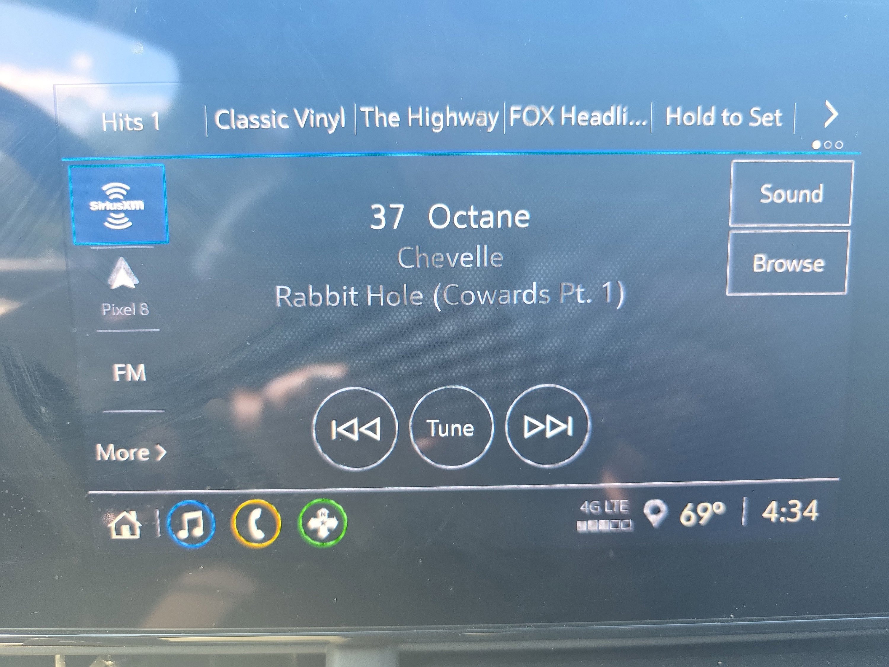 Used 2024 Chevrolet Trax RS w/ Sunroof Package FWD image 31