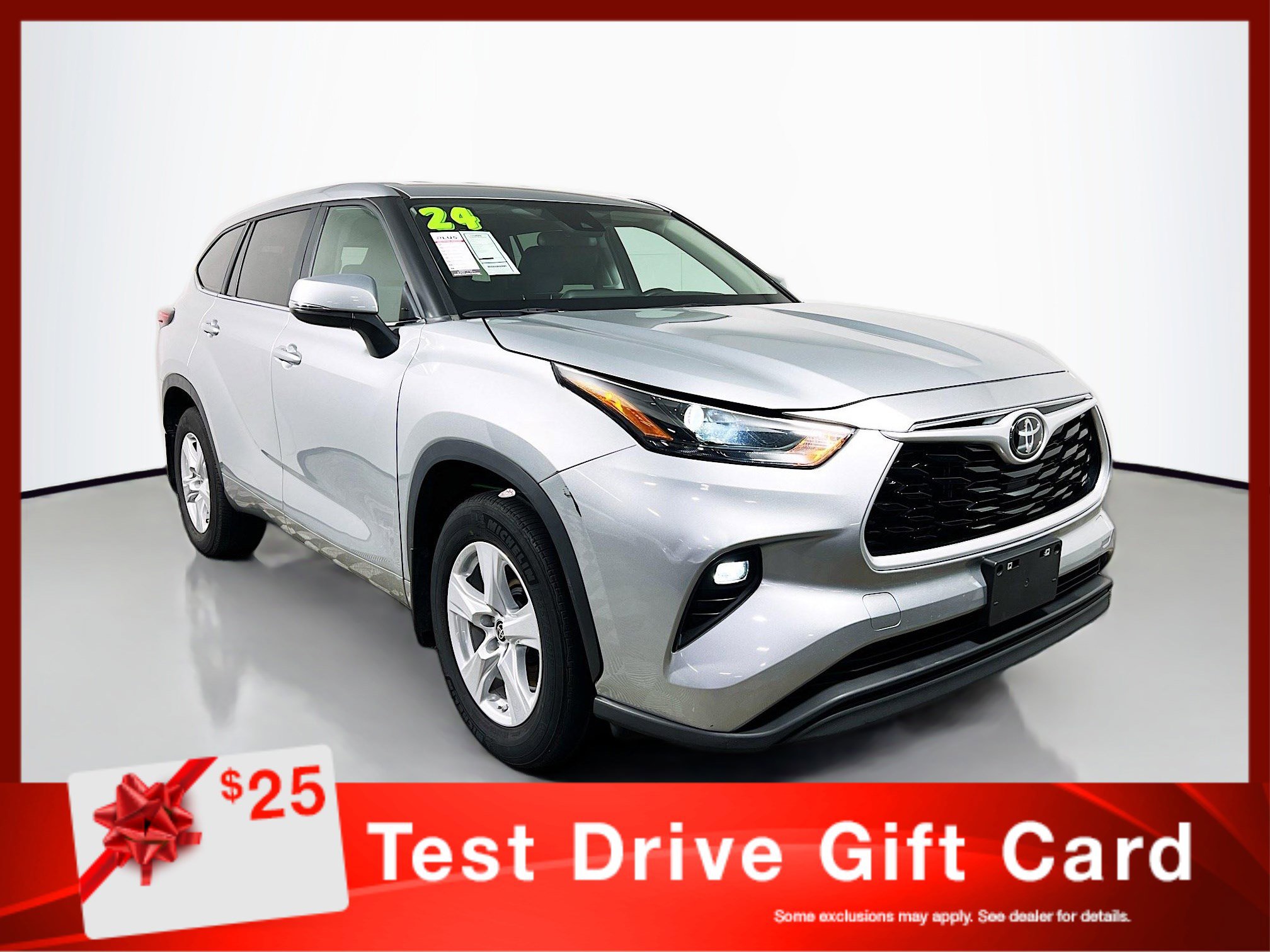 Used 2024 Toyota Highlander LE image 1