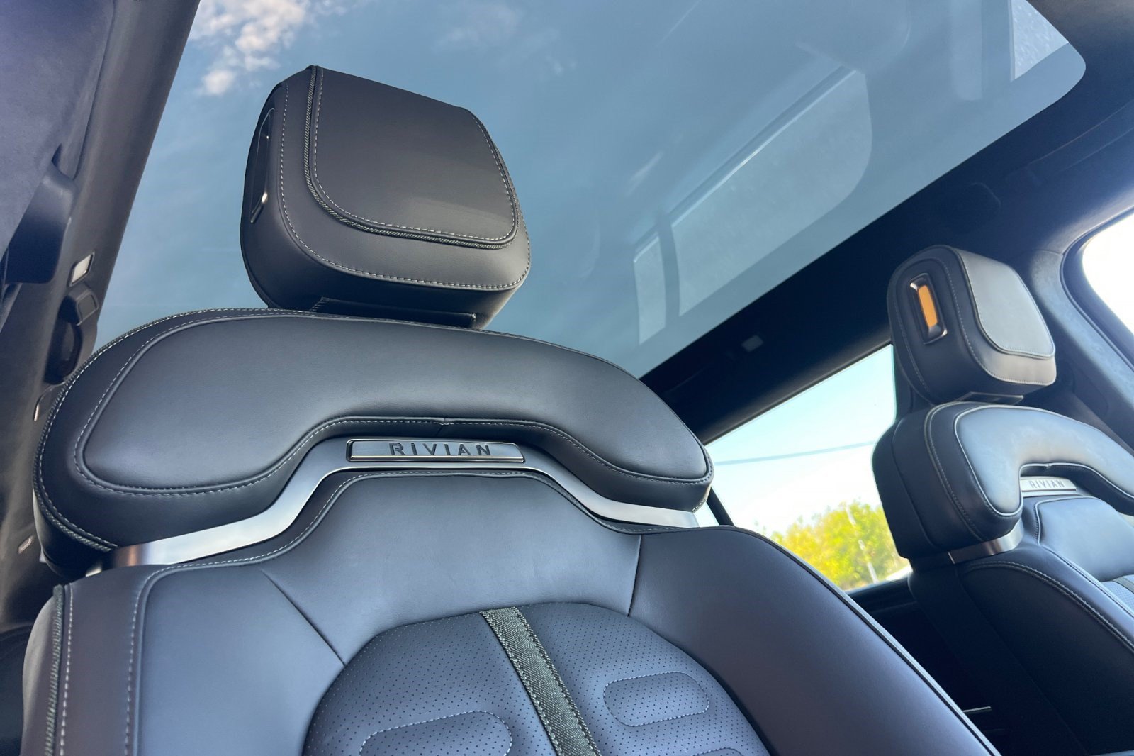 Used 2024 Rivian R1S Adventure AWD/4WD image 23