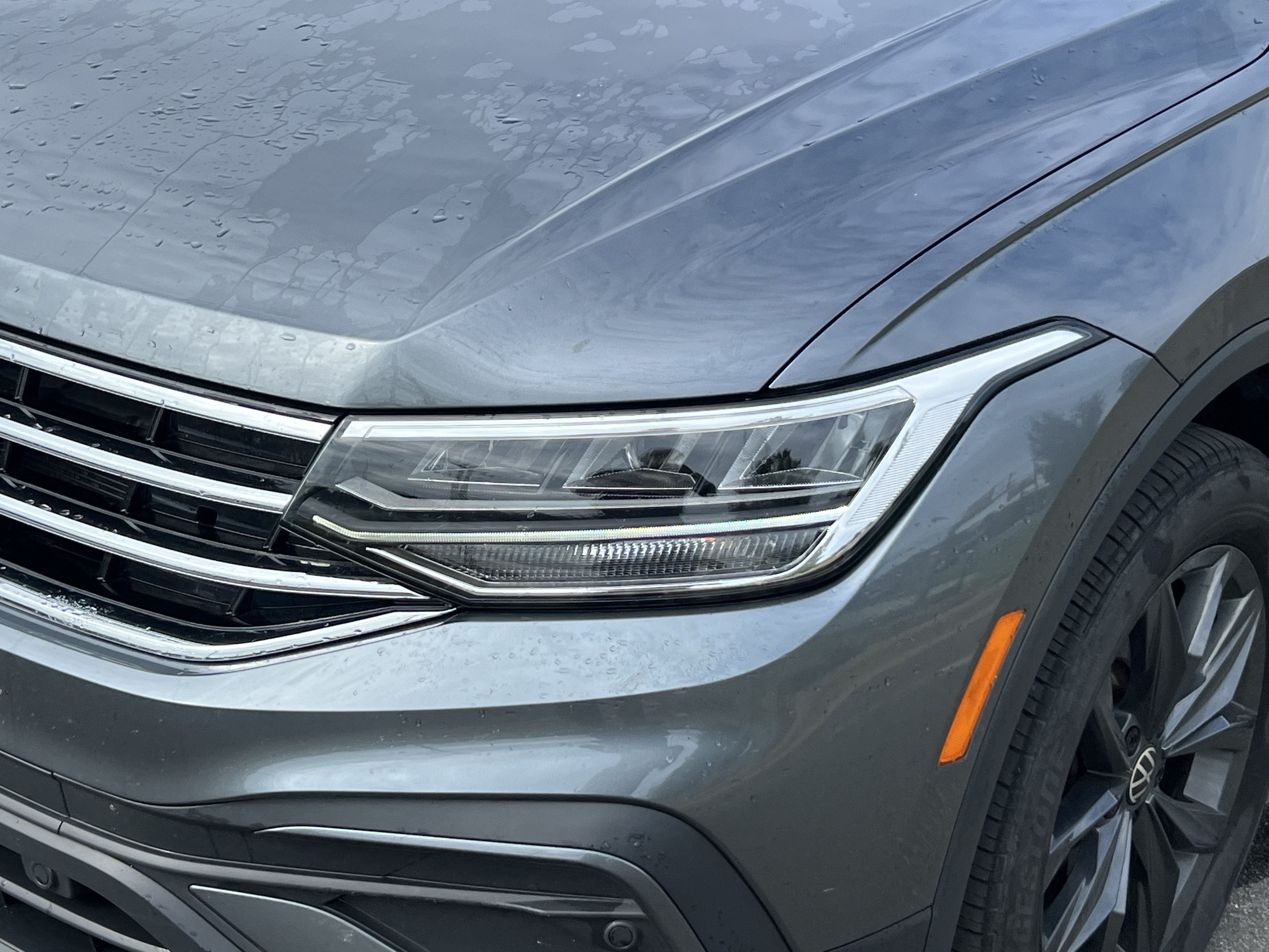 Used 2024 Volkswagen Tiguan SE AWD/4WD image 12