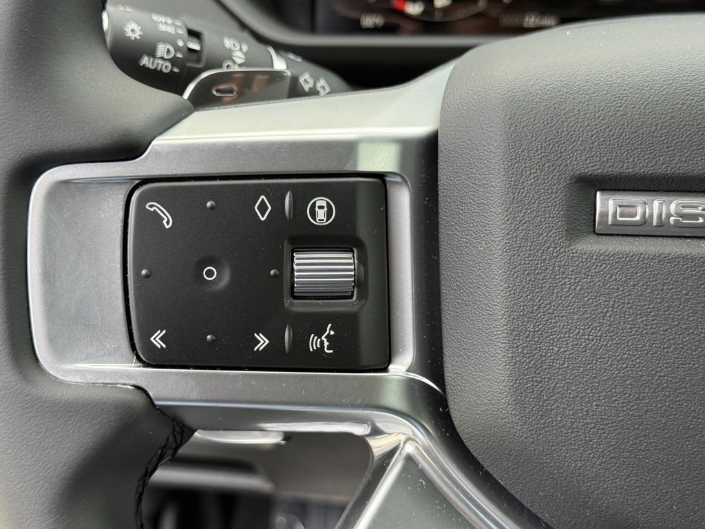 New 2025 Land Rover Discovery S image 18