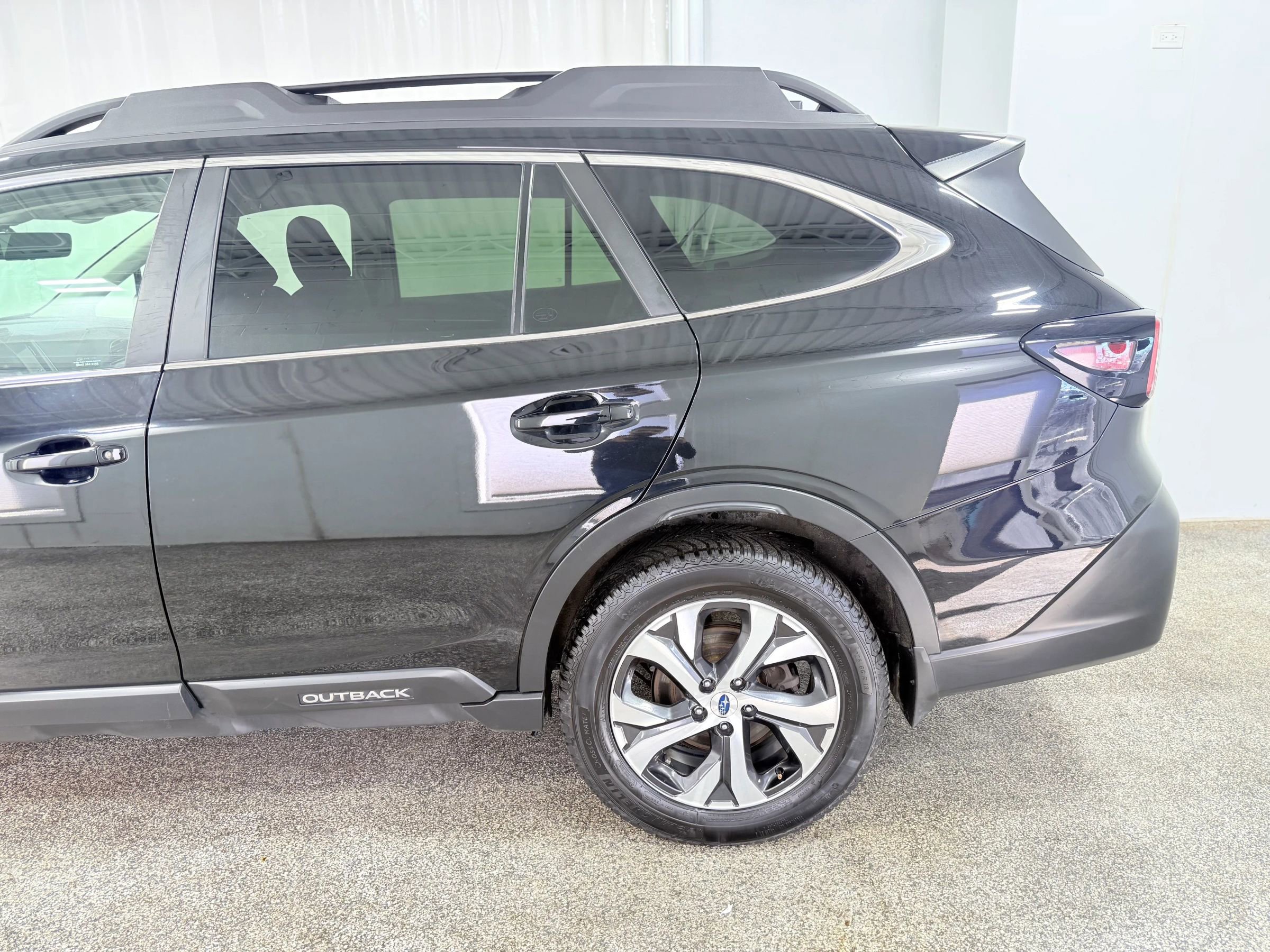 Used 2022 Subaru Outback Limited XT image 5