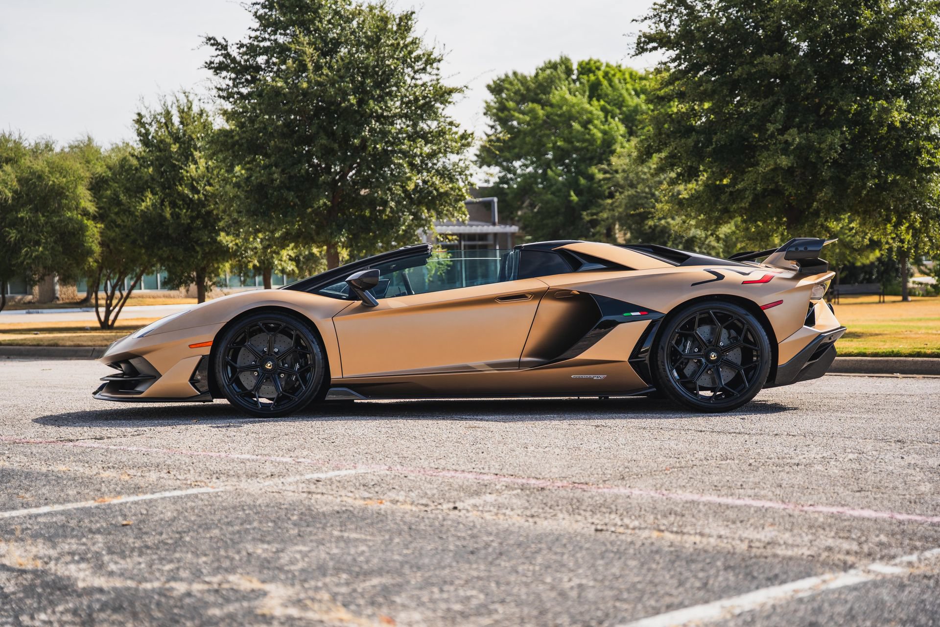 Used 2021 Lamborghini Aventador SVJ AWD/4WD image 33