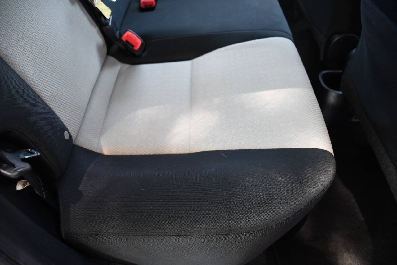 Used 2013 Toyota Yaris LE FWD image 21