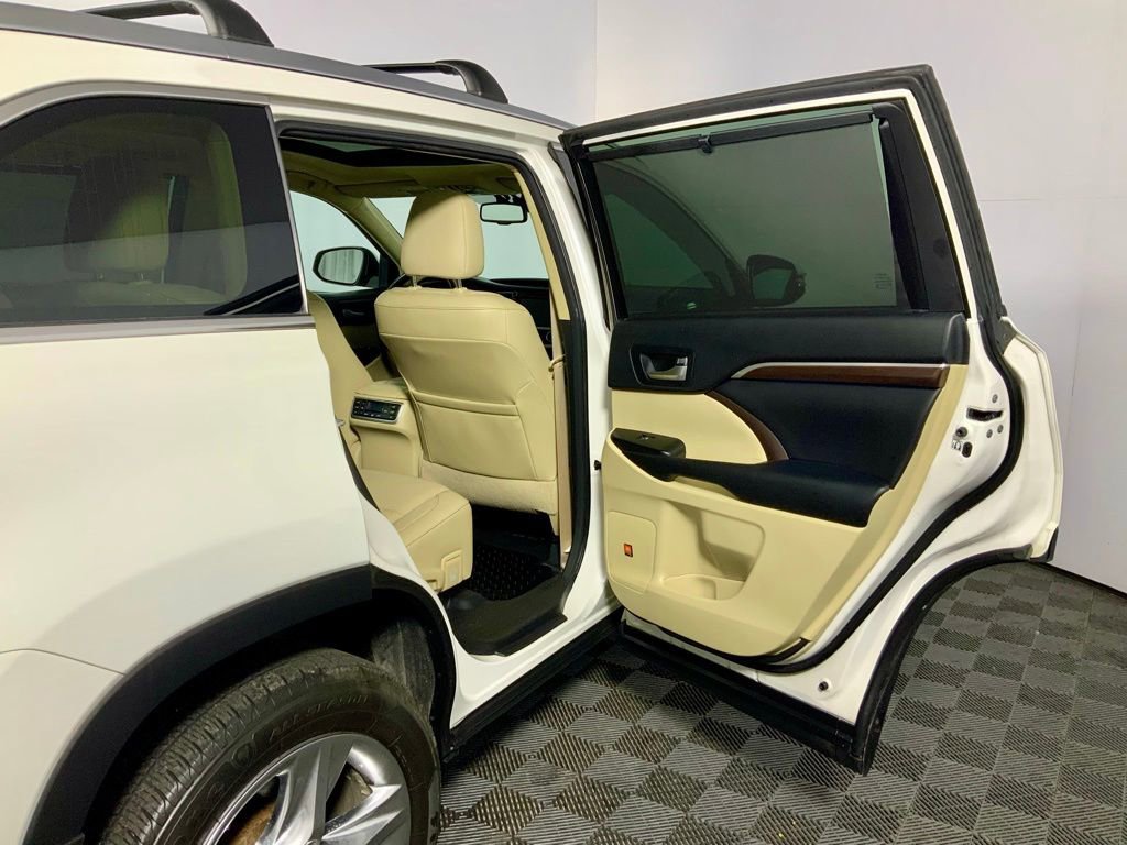 Used 2016 Toyota Highlander Limited Platinum image 30