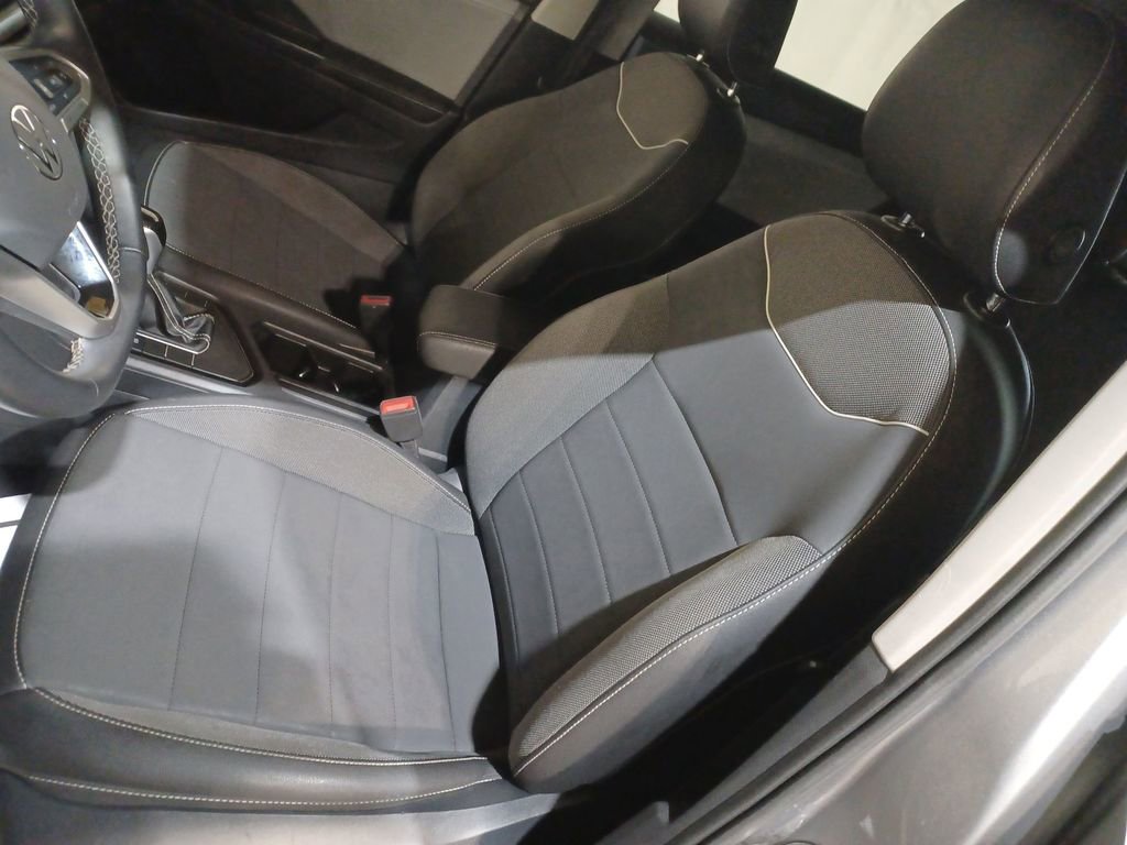 Used 2024 Volkswagen Taos SE image 13