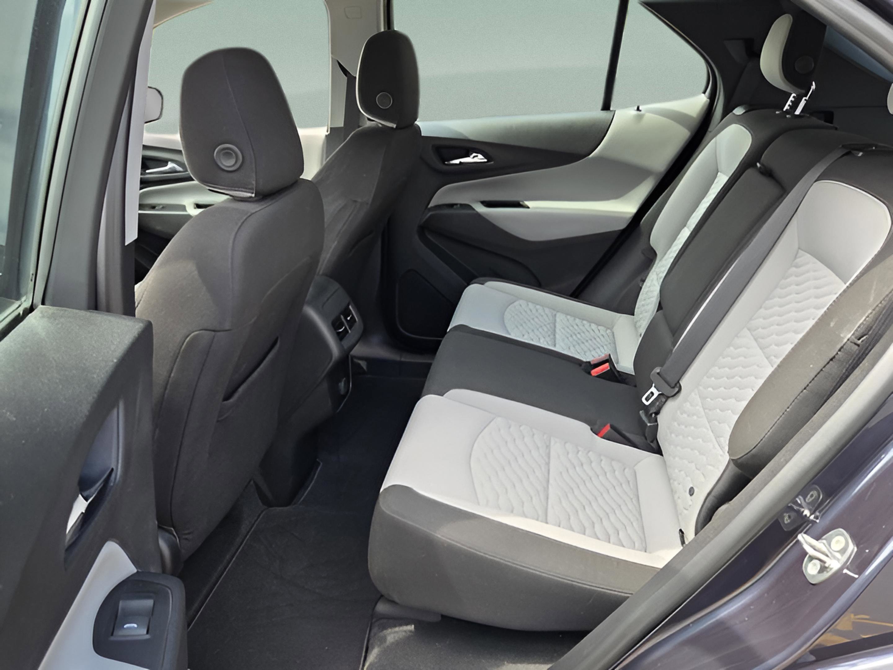 Used 2018 Chevrolet Equinox LS FWD image 10