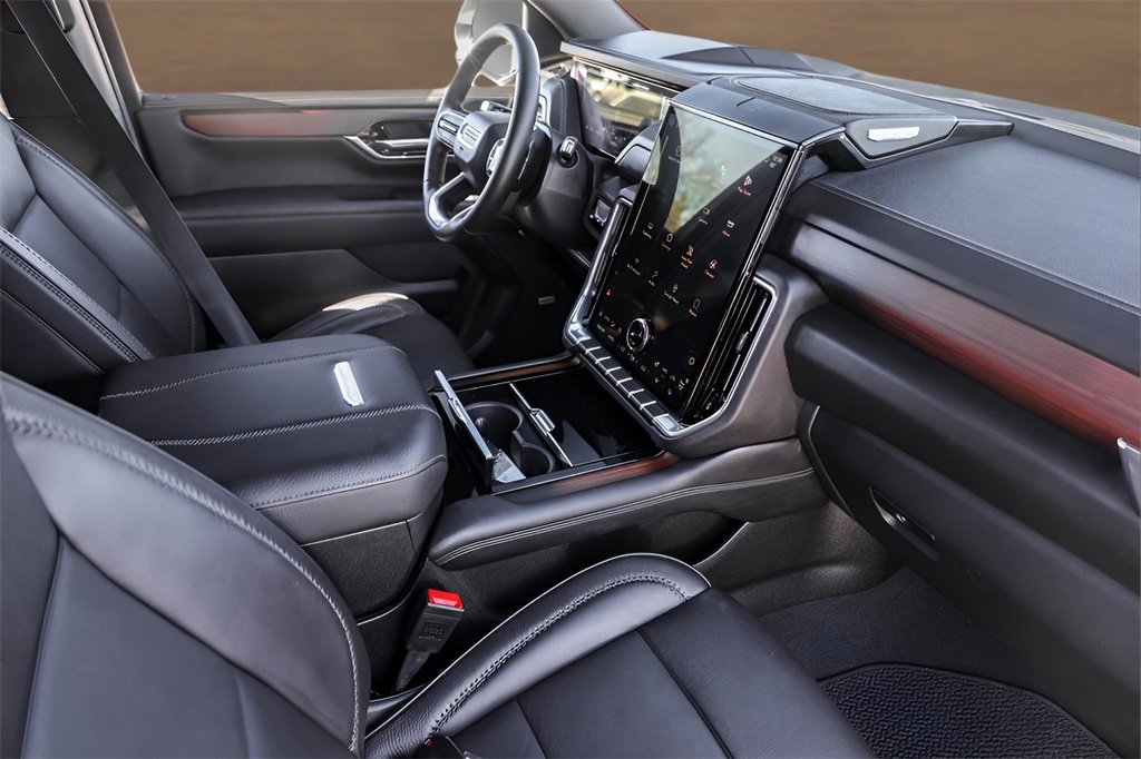 Used 2025 GMC Yukon XL Denali image 31