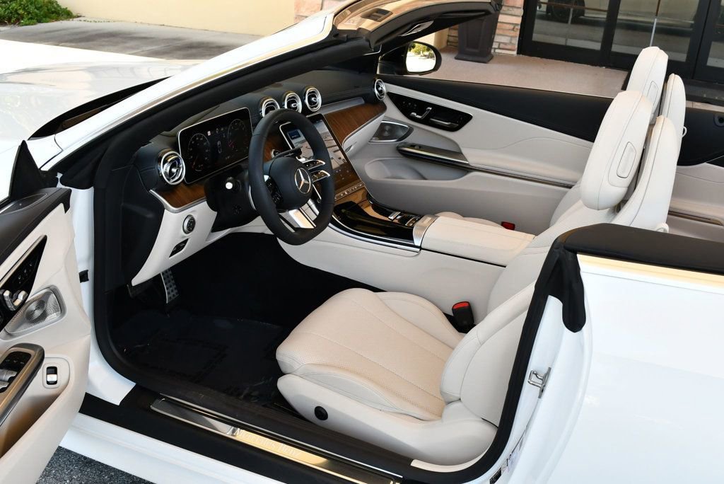 Used 2026 Mercedes-Benz CLE 450 4MATIC Cabriolet image 15
