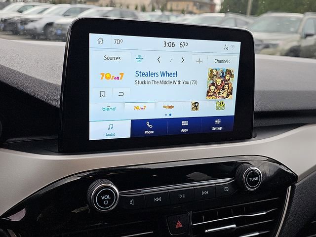 Used 2022 Ford Escape SE w/ Cold Weather Package image 17