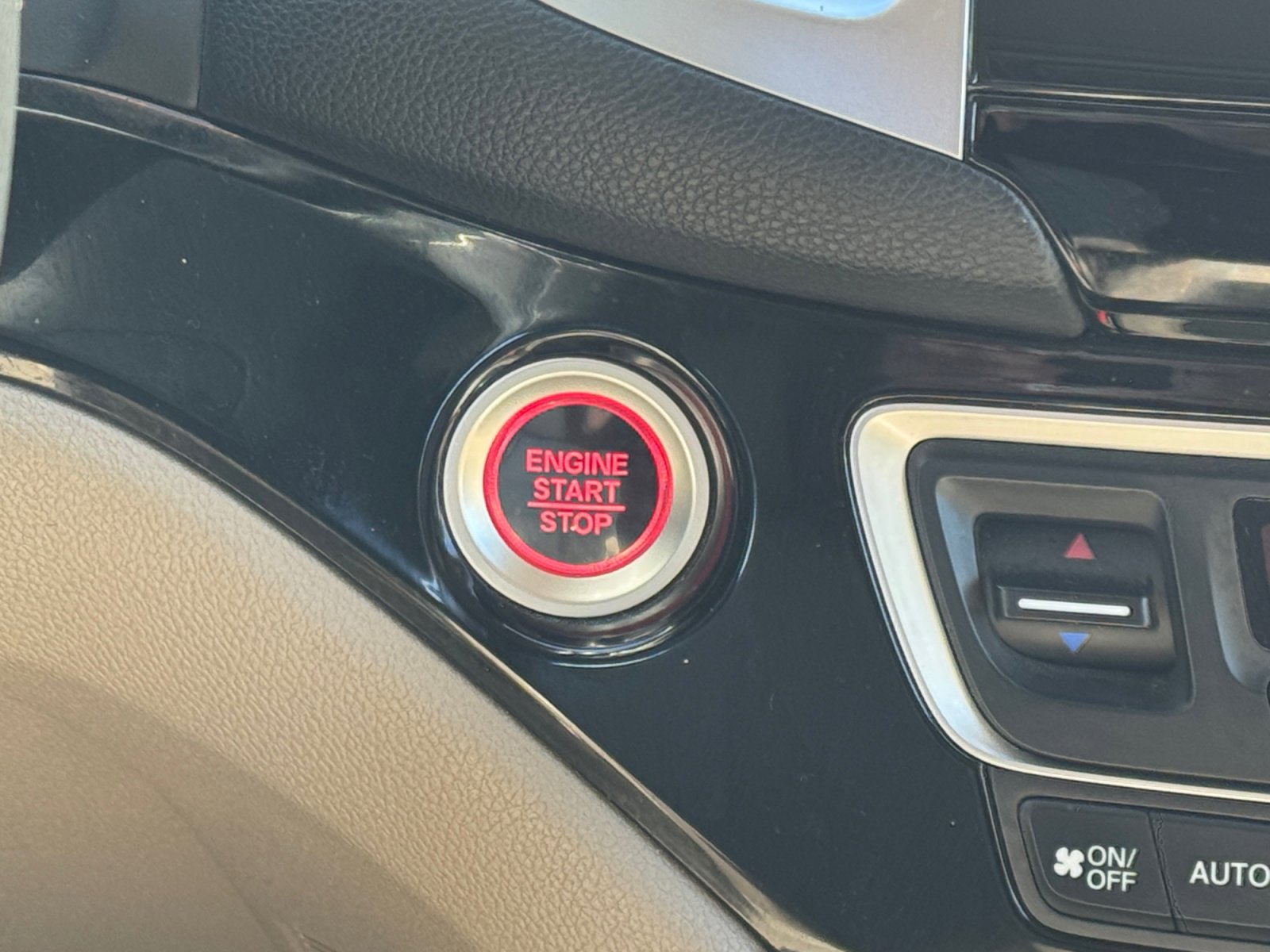 Used 2017 Honda Pilot Touring image 22