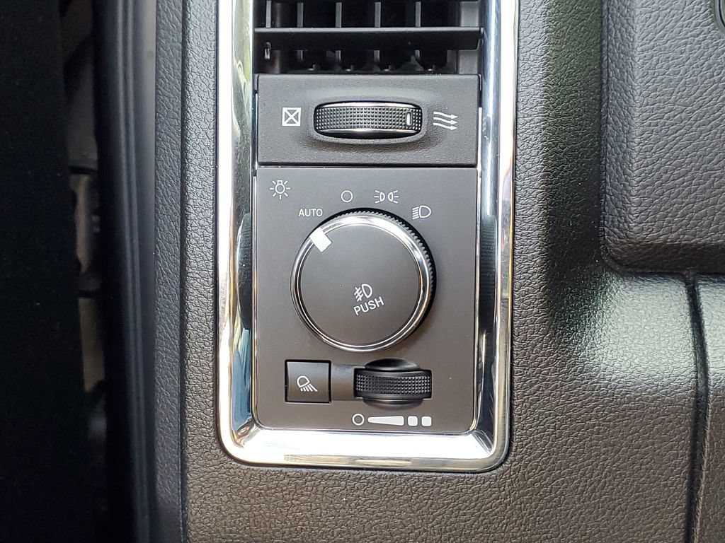 Used 2017 RAM 1500 Laramie AWD/4WD image 19