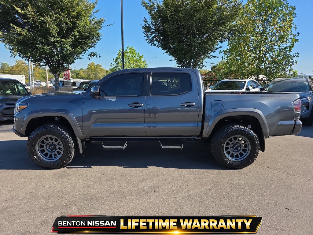Used 2022 Toyota Tacoma TRD Sport w/ Technology Package AWD/4WD image 10