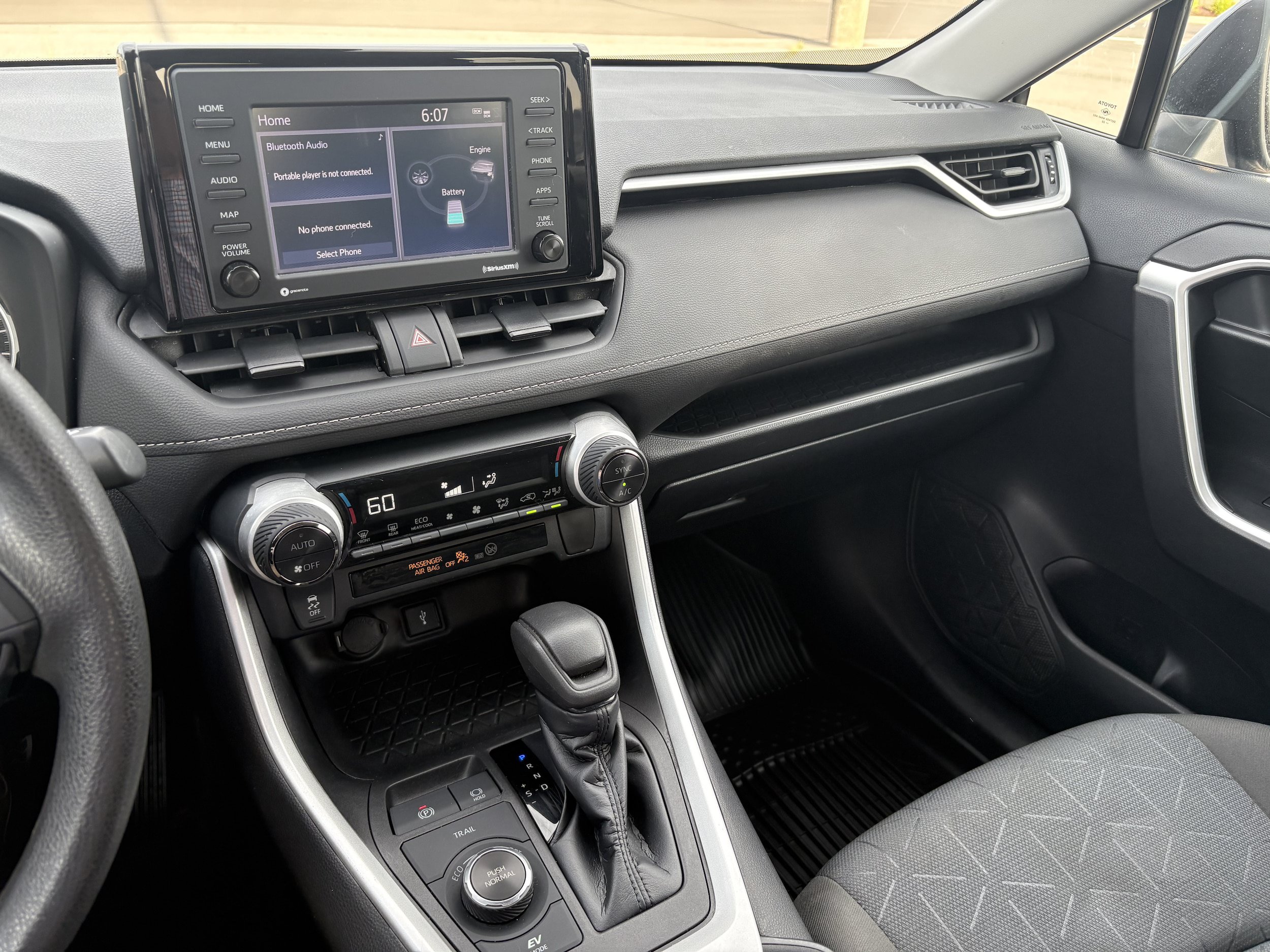 Used 2022 Toyota RAV4 XLE AWD/4WD image 9