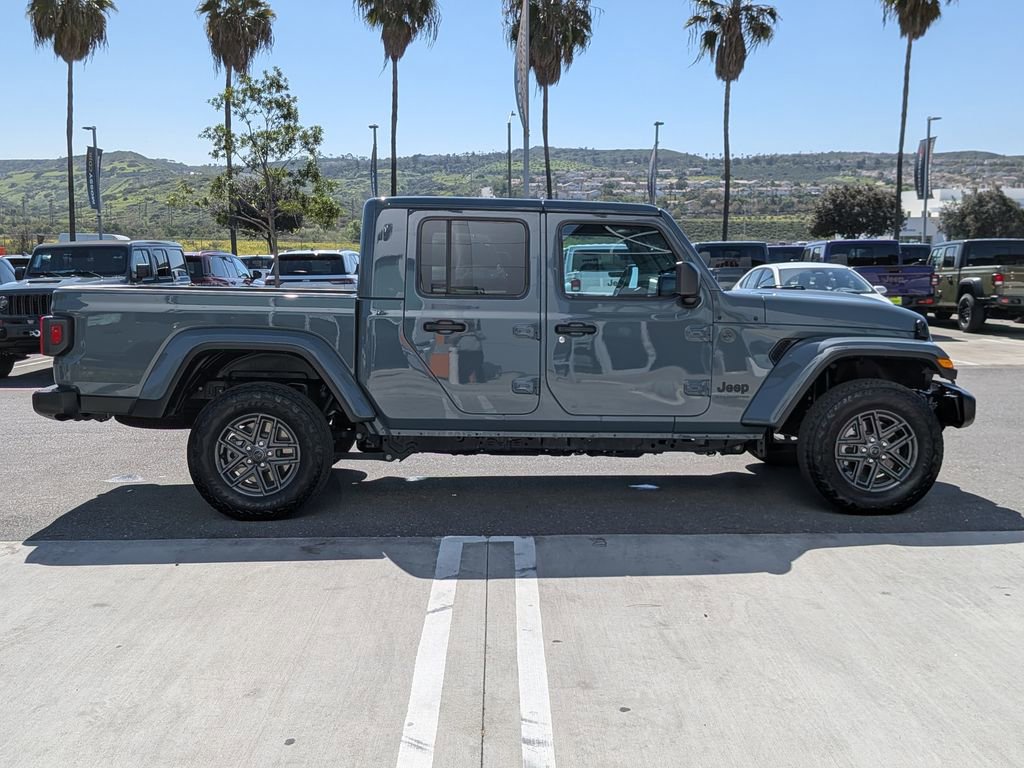 Used 2026 Jeep Gladiator Sport image 7