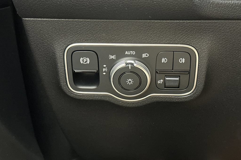 Certified 2026 Mercedes-Benz GLB 250 4MATIC image 33