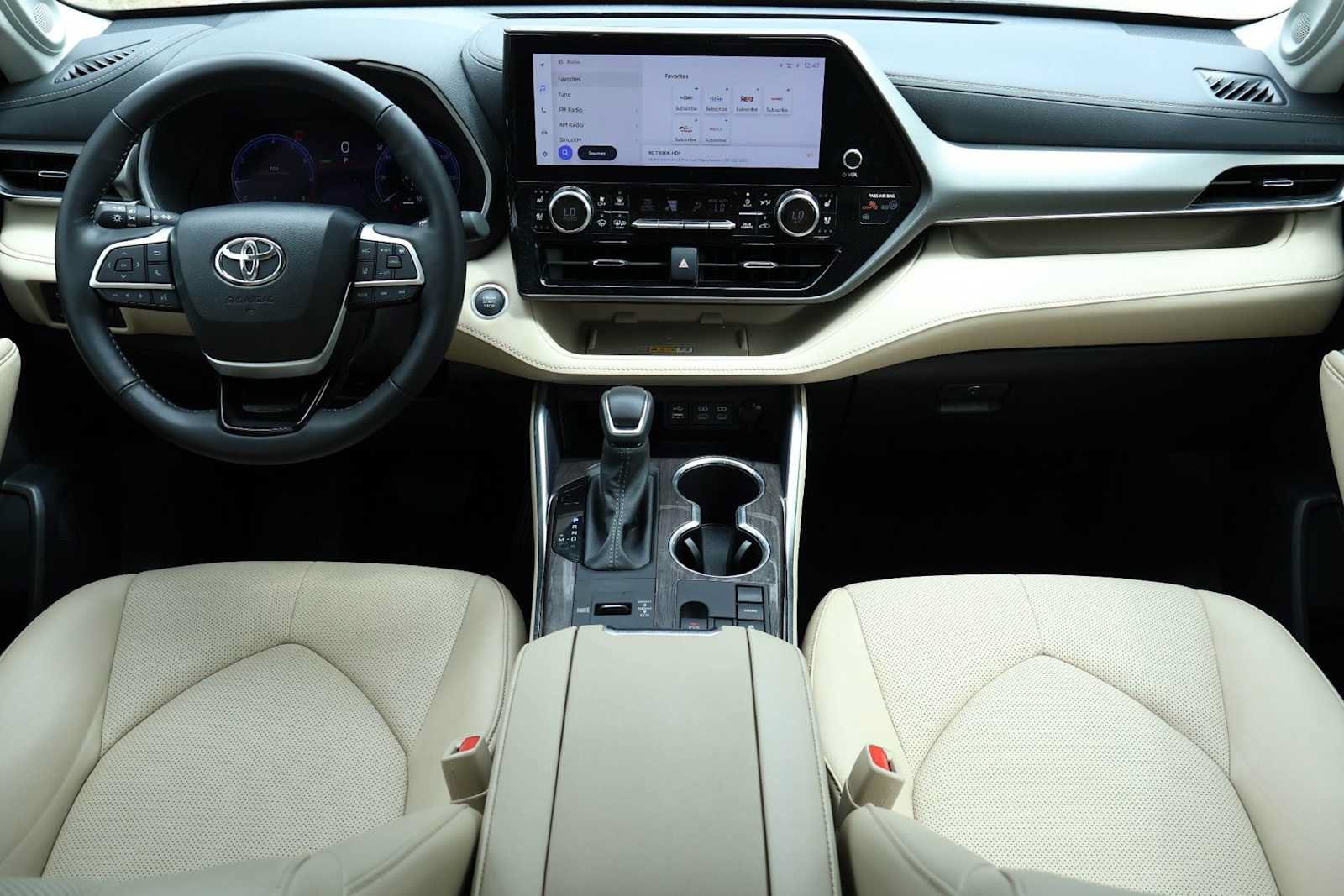 Used 2024 Toyota Highlander Limited FWD image 10