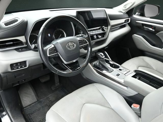 Used 2022 Toyota Highlander Limited image 10