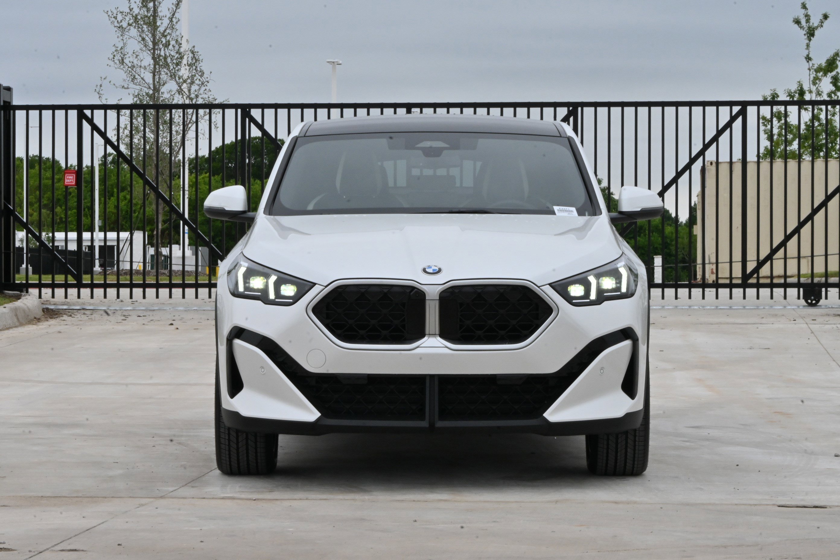 Certified 2025 BMW X2 xDrive28i AWD/4WD image 3