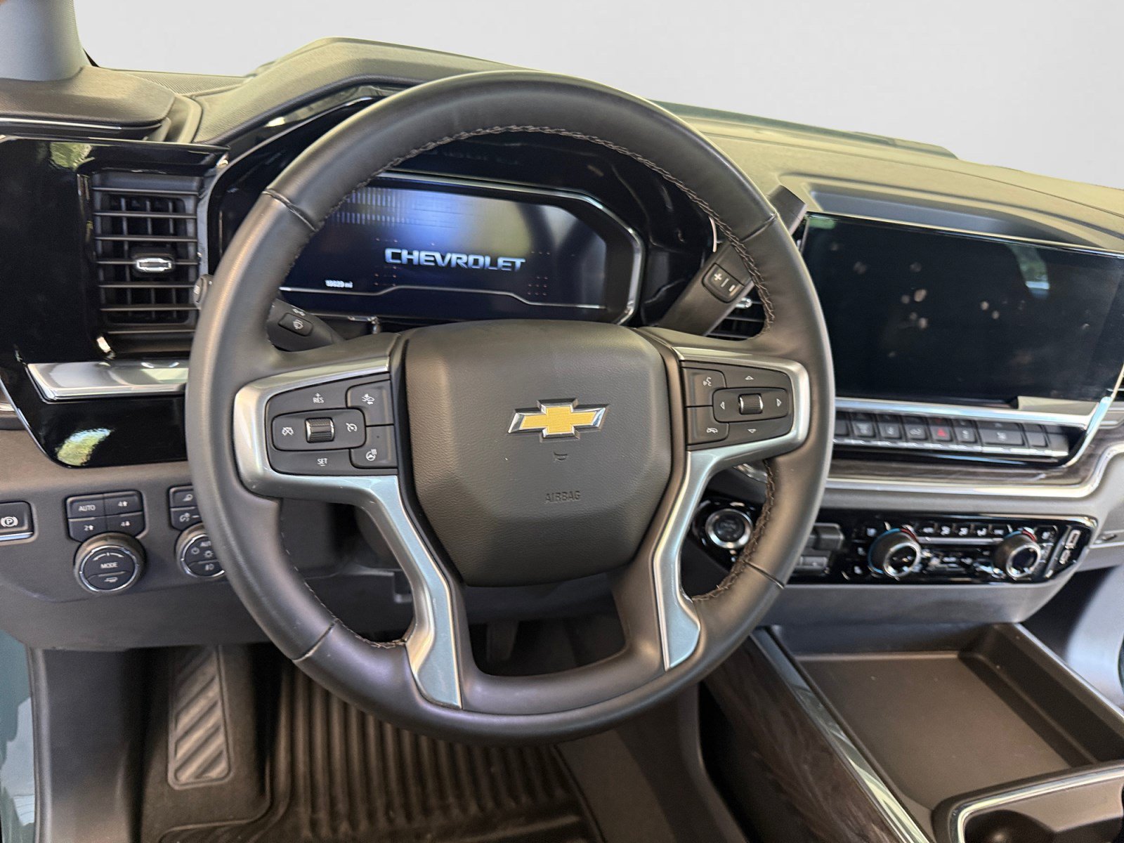 Used 2025 Chevrolet Silverado 2500 LTZ w/ LTZ Convenience Package AWD/4WD image 23