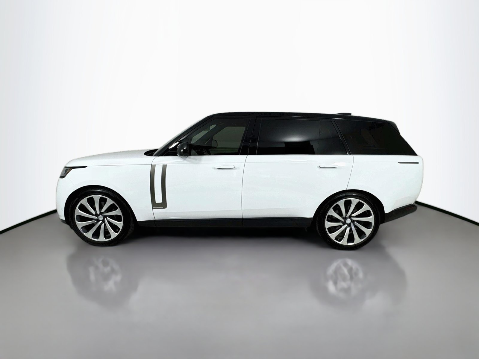 Used 2025 Land Rover Range Rover Long Wheelbase Autobiography AWD/4WD image 4