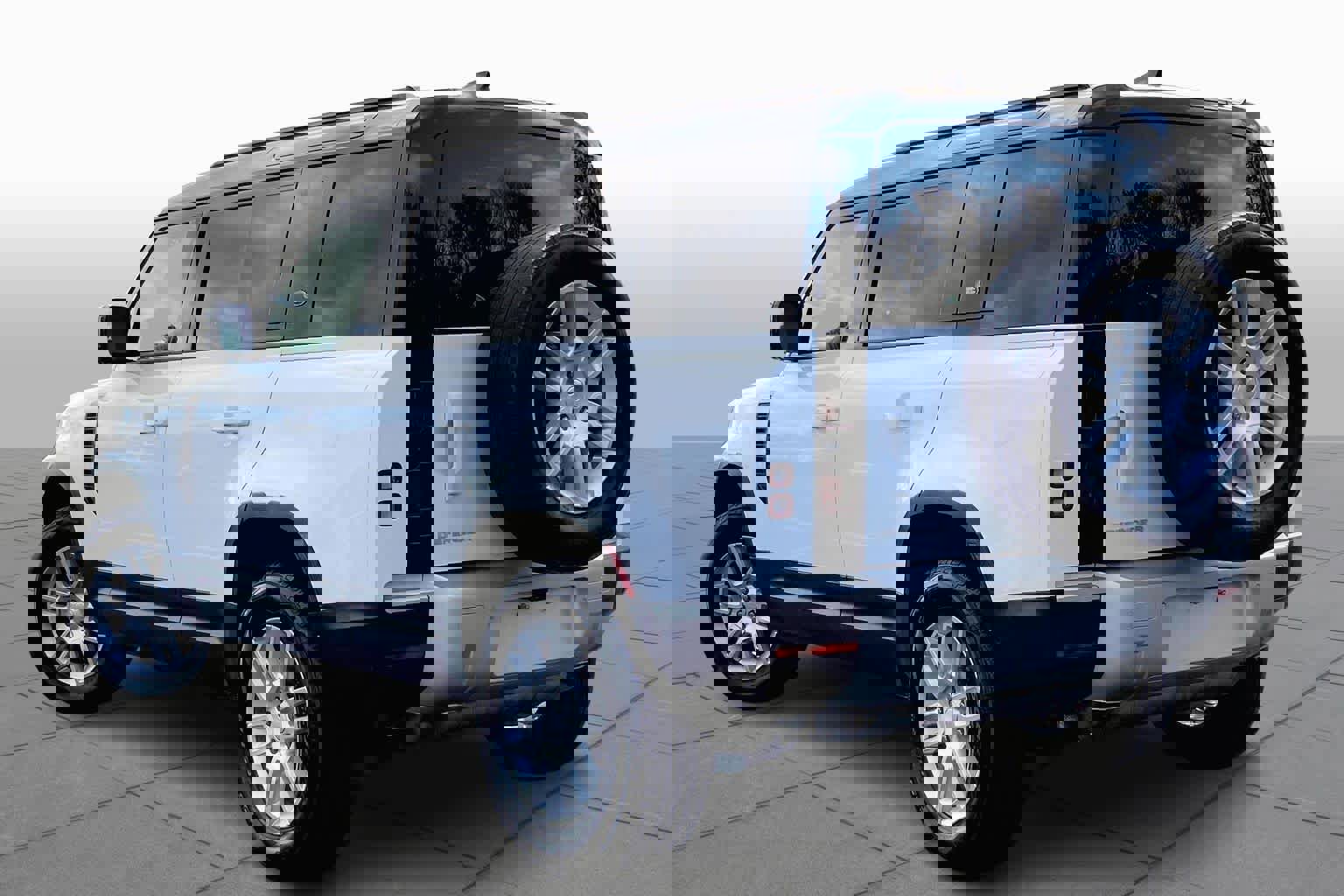 Used 2023 Land Rover Defender 110 S image 10