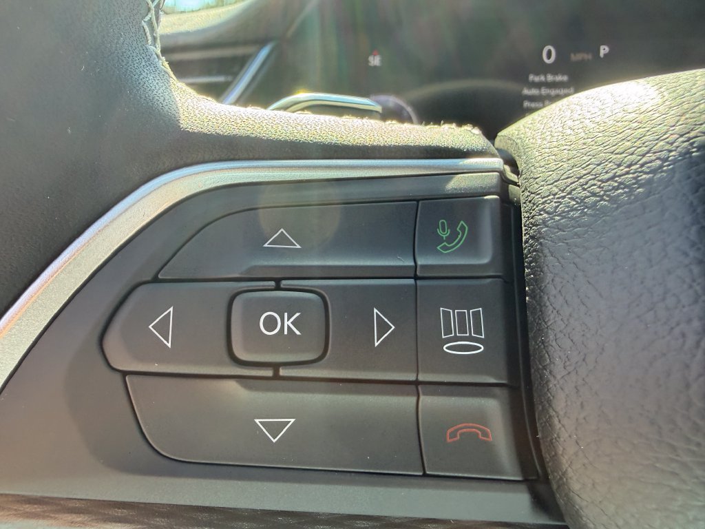 New 2027 Jeep Grand Cherokee Laredo RWD image 18