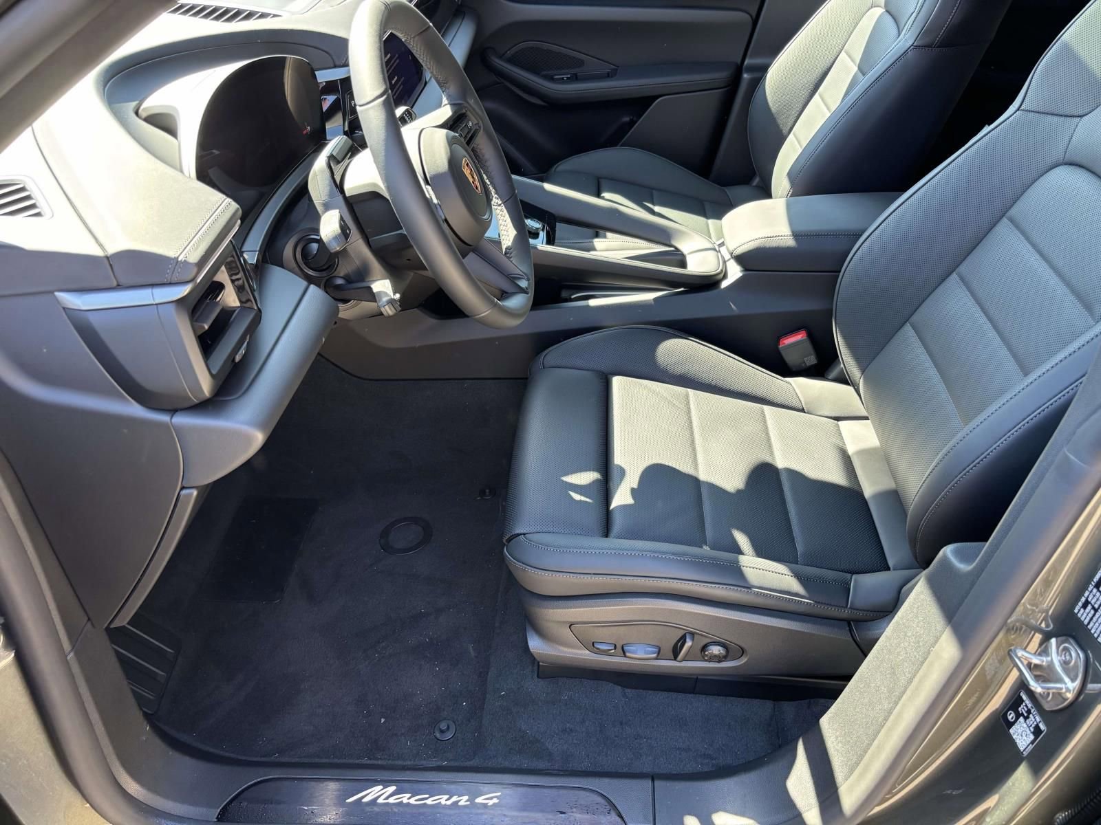 New 2026 Porsche Macan 4 Electric image 20