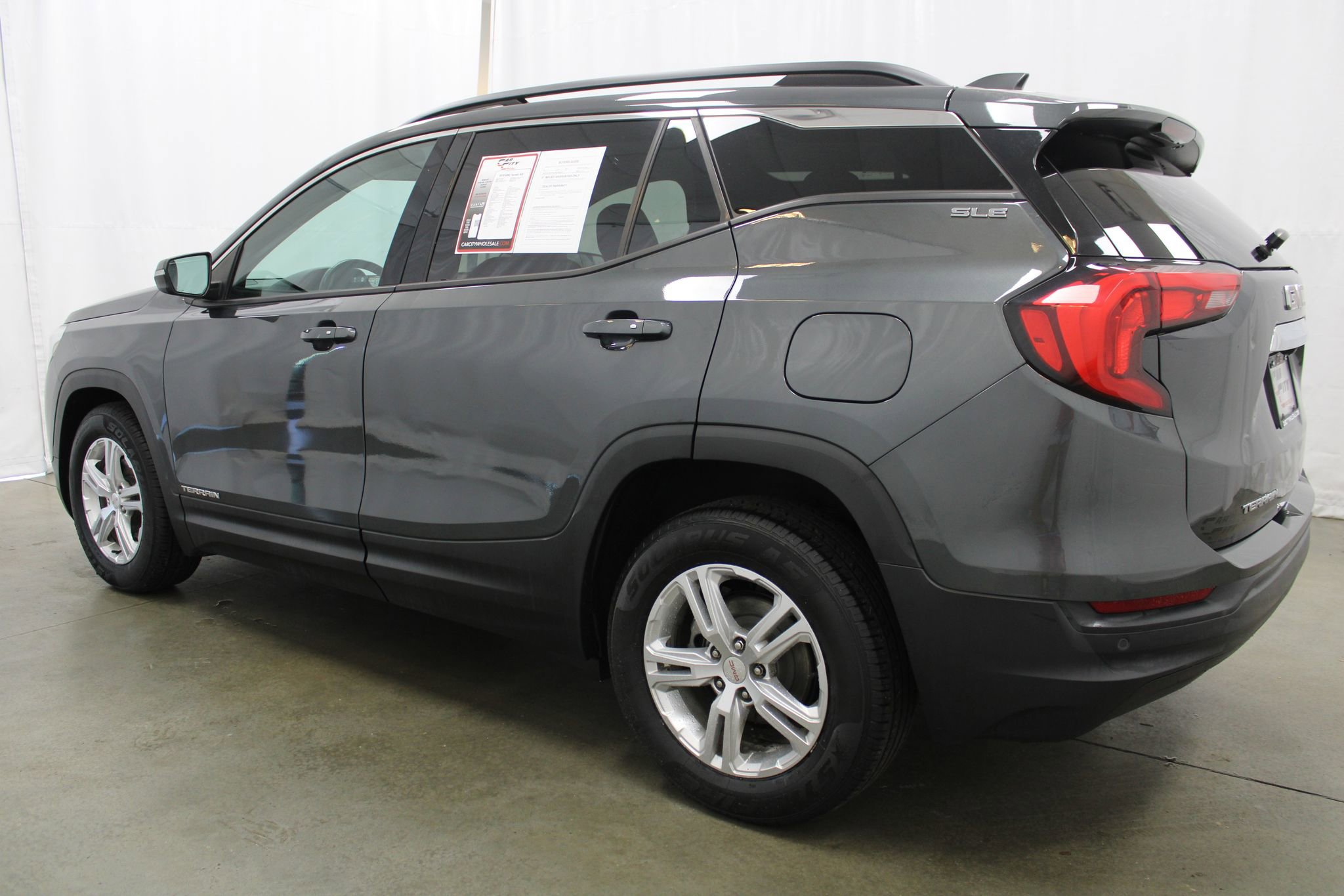 Used 2019 GMC Terrain SLE w/ Driver Convenience Package FWD image 8