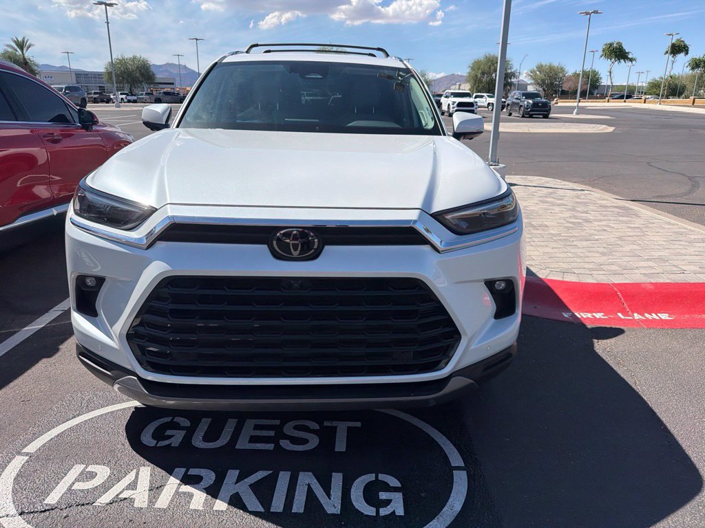Used 2024 Toyota Grand Highlander FWD image 2