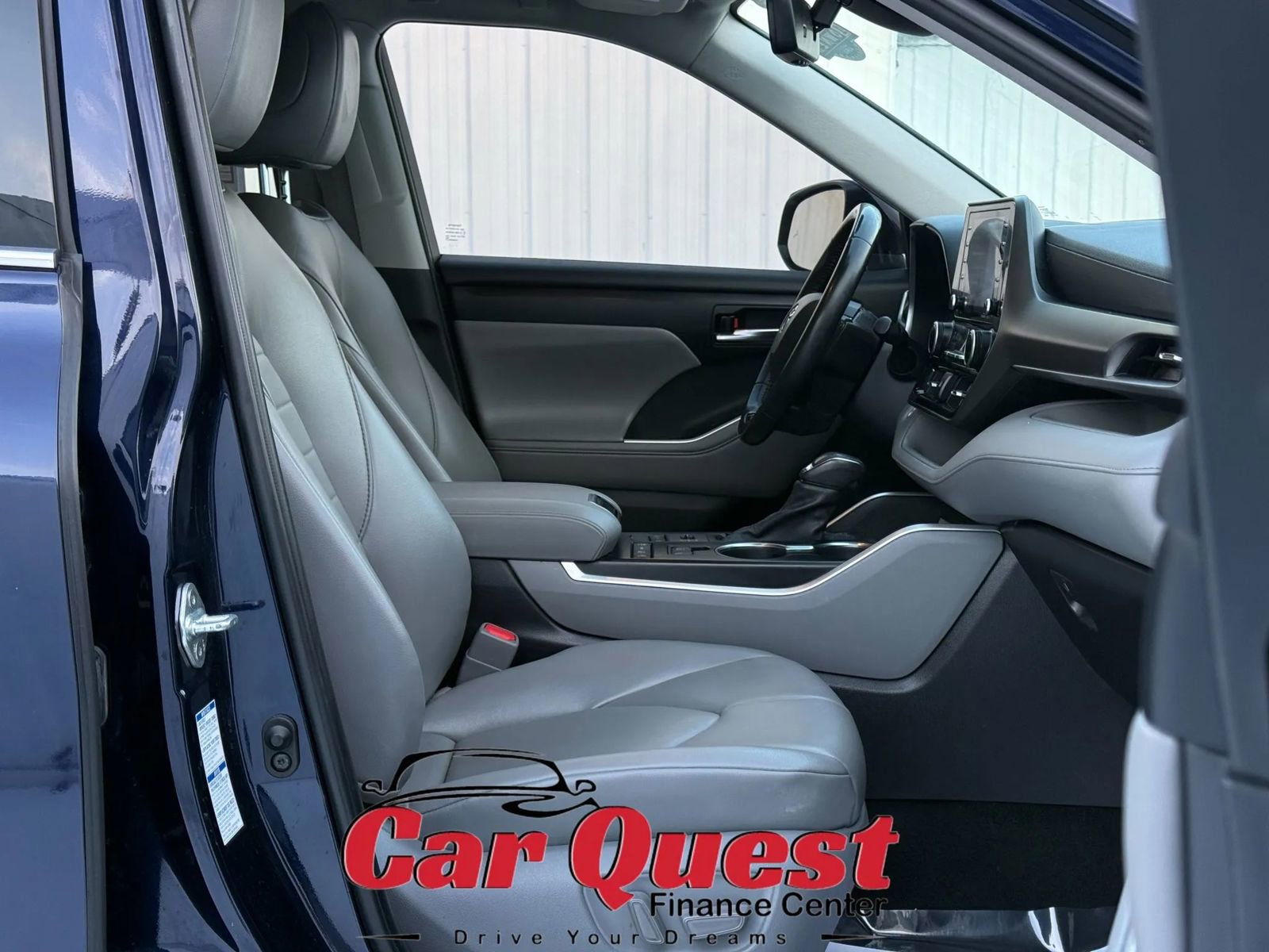 Used 2021 Toyota Highlander XLE image 23