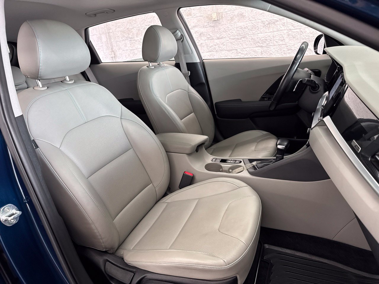 Used 2022 Kia Niro EX Premium FWD image 50