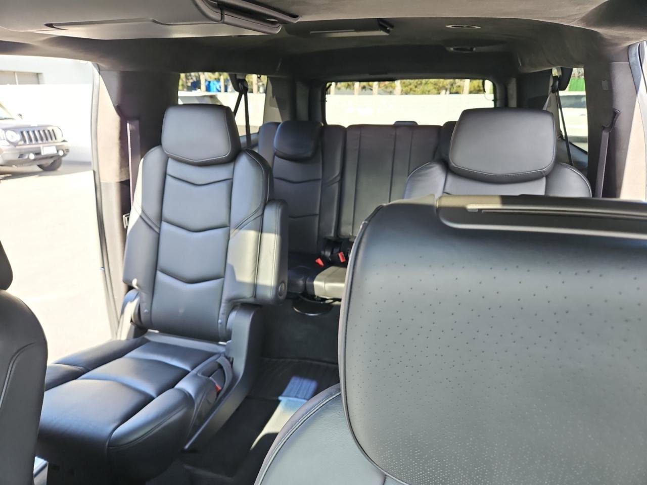 Used 2017 Cadillac Escalade ESV Platinum image 41