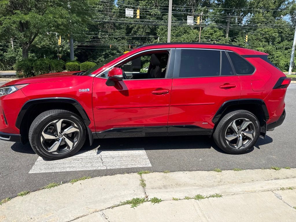 Used 2021 Toyota RAV4 SE w/ Weather & Moonroof Package AWD/4WD image 4