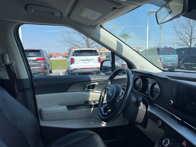 Used 2024 Kia Carnival LX FWD image 36