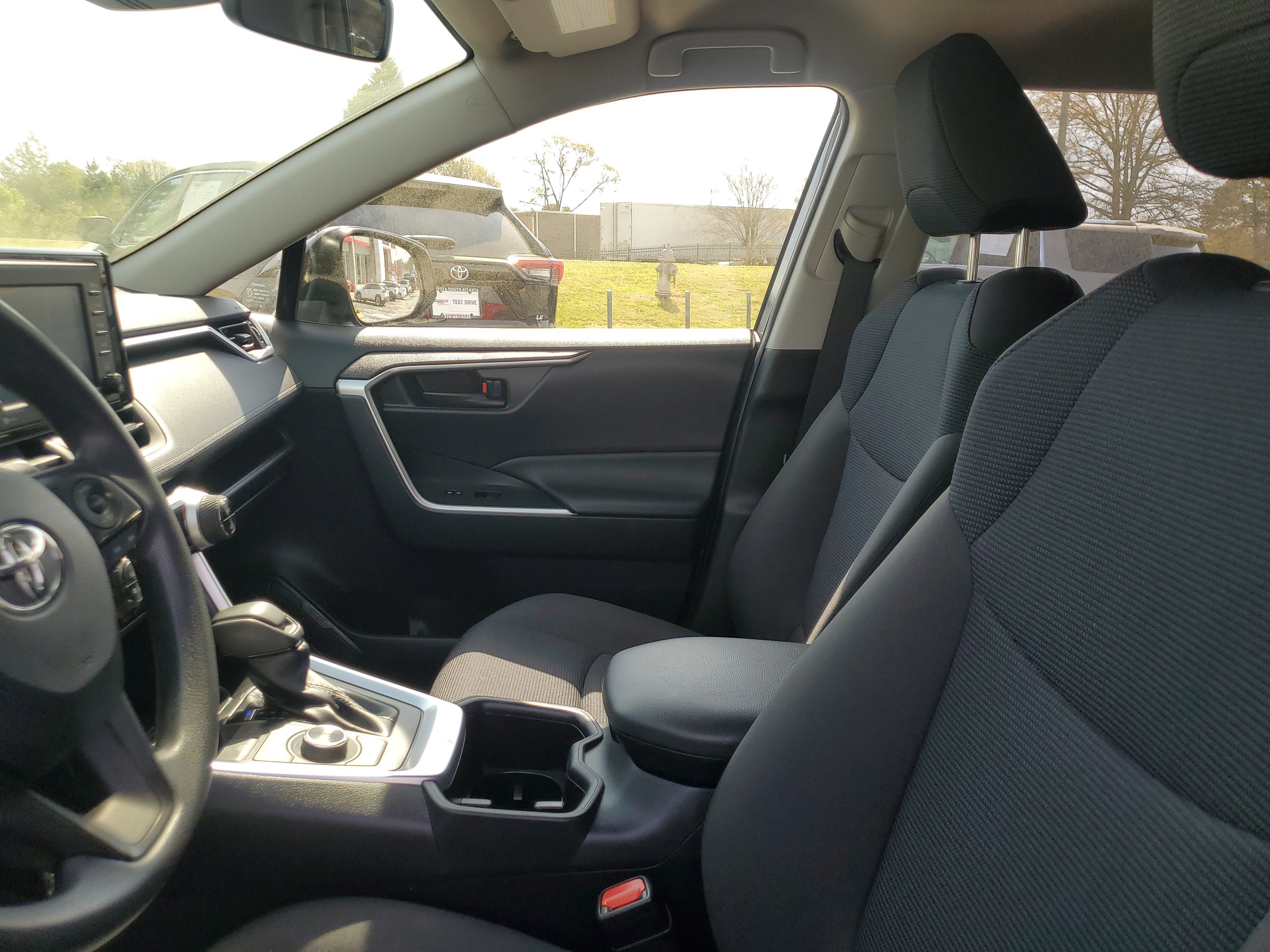 Used 2022 Toyota RAV4 LE image 17