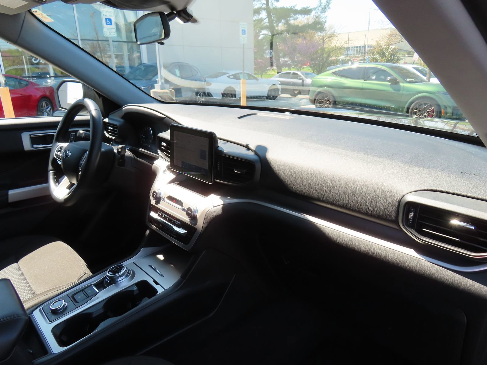 Used 2022 Ford Explorer XLT image 16